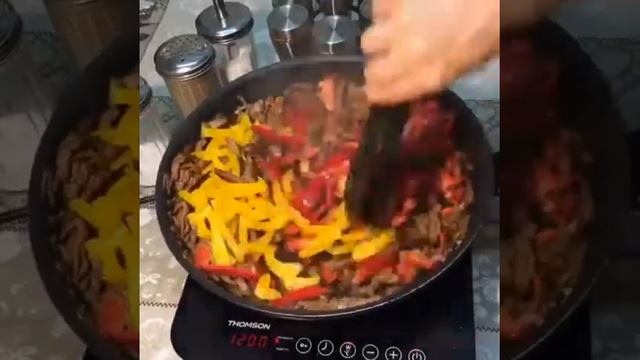 салат с огурцами и с мясом смотреть онлайн