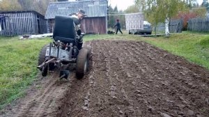 Вспашка на самодельном минитракторе