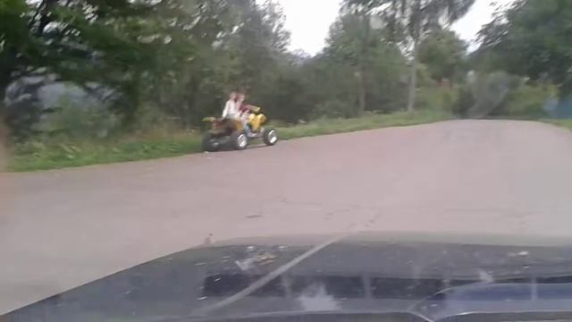 Дети на квадроциклах в Шешорах... (Карпаты) смотреть онлайн