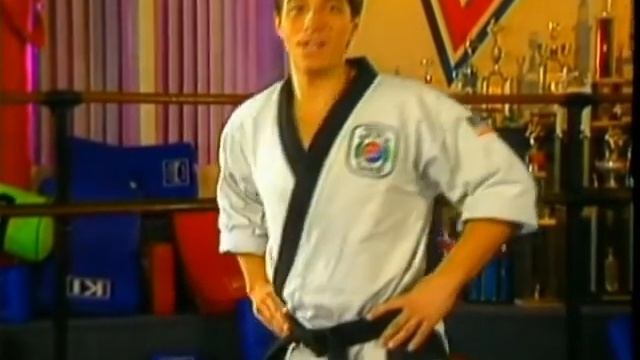 Karate курс ( Розминка. Стійка. Удари руками. Блокування ударів противника.) смотреть онлайн