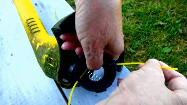 КАК ЗА 1 СЕКУНДУ ВСТАВИТЬ ЛЕСКУ В ТРИММЕР. 20 СМ. ЛЕСКИ ХВАТИТ НА ВСЁ ЛЕТО. УДОБНО, ЛЕГКО И ДЁШЕВО. смотреть онлайн