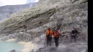 Sulfur crater volcano Kawah Ijen 7-8-2010 East Java Indonesia HD720p-adjaudio-map