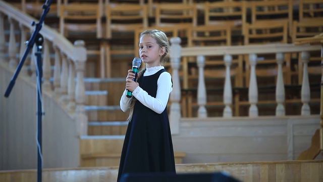 Камелия идет в первый класс и поет об этом смотреть онлайн