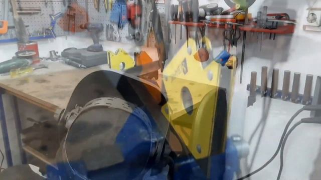 Такой в магазине точно не купишь! Крепкий и надежный инструмент из старого напильника!