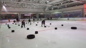 Лучшее упражнение для обводки игрока. Детский и юношеский #хоккей Hockey Way.