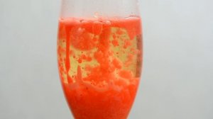 Опыт с водой, маслом и шипучей таблеткой