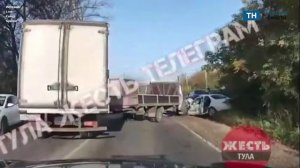 Жесткое ДТП с участием трех автомобилей в Маслово