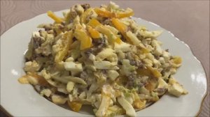 Салат с говядиной, пекинской капустой и болгарским перцем