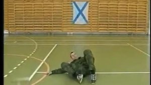 Элементы самостраховки  Падение назад