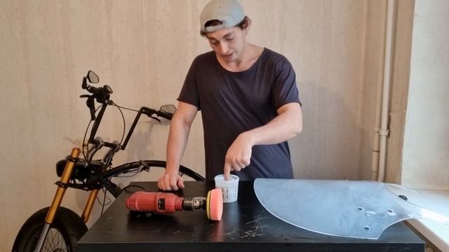 Полировка ветрового стекла мотоцикла.Восстановление ветровика