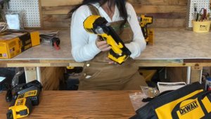 BRAND NEW! DeWalt Cordless 23GA Pin Nailer DCN623 Review 1st Look