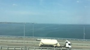 Поездка на поезде по Крымскому мосту