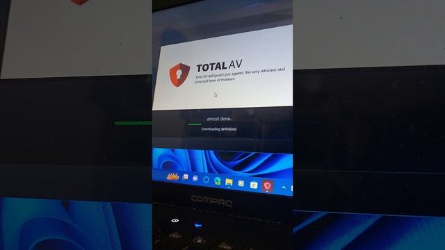 Installing TotalAV on a Compaq Presario CQ61 смотреть онлайн
