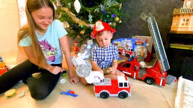 Играем с пожарной машиной Плей-до | Play-Doh Wheels Firetruck