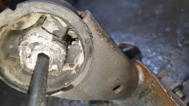 Kia Soul Замена саленблоков в задней балке