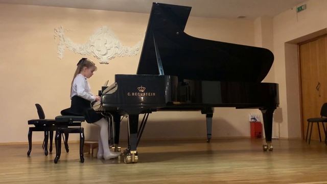 В.А. Моцарт- Менуэт; Л. ван Бетховен- Сонатина G-dur, 1 часть; Гречанинов - Мазурка смотреть онлайн