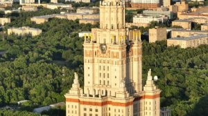 Главное здание МГУ на Воробьевых горах. Сталинская высотка.  Москва [Drone 4K 60fps]