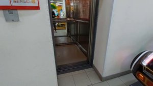 Серебристый лифт ЩЛЗ 2010 г. @ ТРЦ Дуброва (г. Владимир)