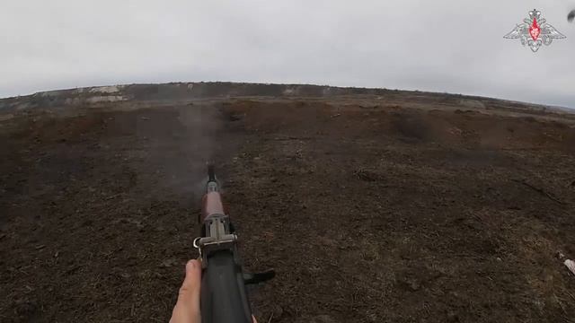 Мотострелки группировки «Восток» тренируются захватывать опорные пункты на полигонах в тыловой зоне