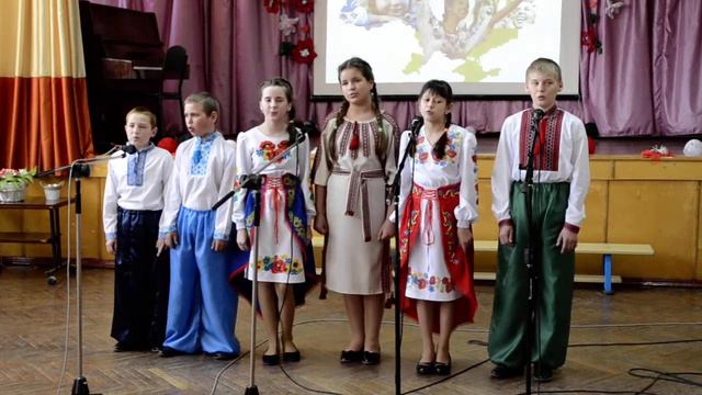 Ансамбль учнів 6-го класу (Княжиківська школа). "Люблю я Україну" смотреть онлайн