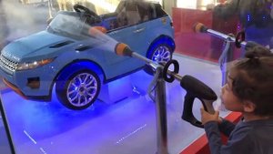 Моем детский электрокар. Игровая Hemleys. Детский автомобиль  Мойка для машин  Тушим пожар