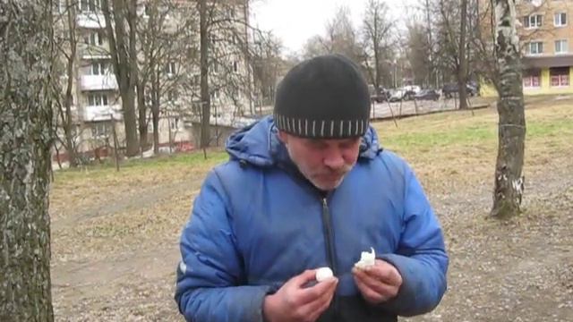 На что готов мужик ради 500 р. Чемпион сьел 30 вареных яиц.