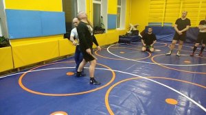 Неспортивный нож. Противодействие удару ножом сверху одним из множества способов. В. Н. Крючков