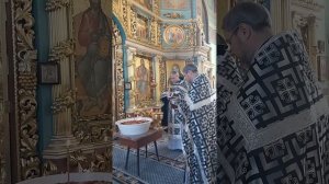 По заамвонной молитве -  благословение колива