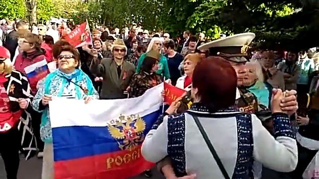 09.05.19 - Танцы на Приморском бульваре-Севастополь - День Победы-Военные песни - Сергей Соков