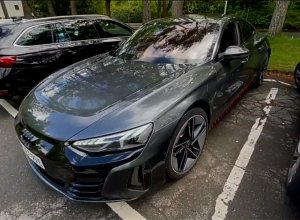 Автоматическая парковка с приложения AUDI E-TRON GT AUDI-UPGRADE.RU