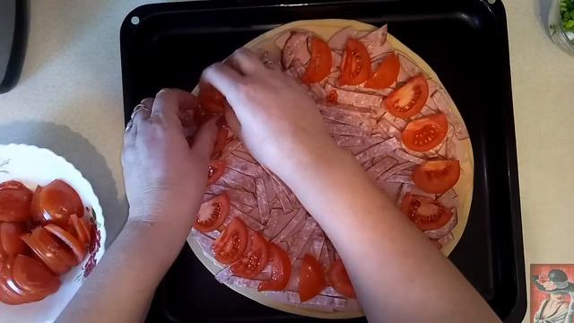 Пицца. Тесто тоненькое и вкусное!