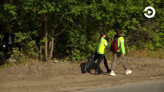 В микрорайоне Ахуны на улице Мичурина  активисты убрали мусорную свалку