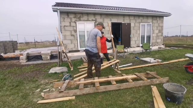 Лавочка для отдыха во дворе. #садоваямебель  #своимируками             #скамейка