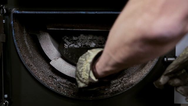 Чистка твердотопливного котла Logano S171 W смотреть онлайн