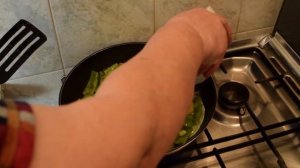 Так яичницу мало кто готовит, а зря! НЕ надоедает, можно готовить хоть каждый день!  Мамины рецепты