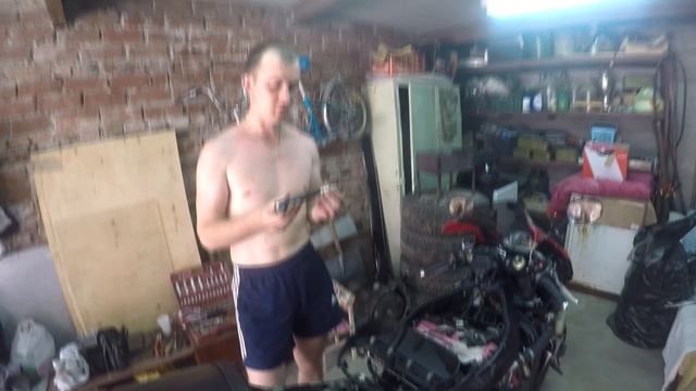 Замена свечей зажигания Honda CBR 1000 RR FireBlade. Гаражная дискотека. Покупка нового мотоцикла. смотреть онлайн