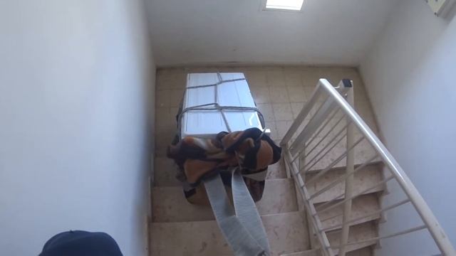 СО СТИРАЛКОЙ ПО СТУПЕНЬКАМ.ЭКОНОМИМ НА ПЕРЕВОЗКАХ смотреть онлайн