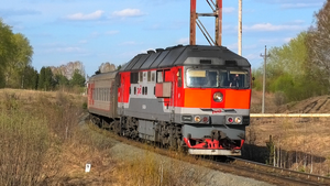 ТЭП70-0427 с пригородным поездом Сосьва Новая - Алапаевск и приветливой бригадой