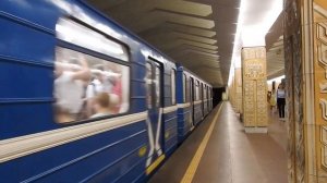 Минск. Метропоезд «Номерной» на станции «Площадь Якуба Коласа». 28 июня 2022