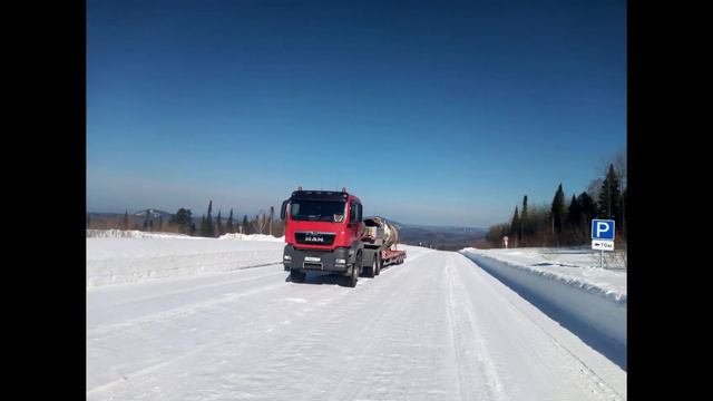 Там на дороге снег.
