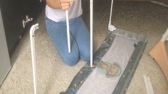 Видео обзор и сборка защитного барьера для кровати