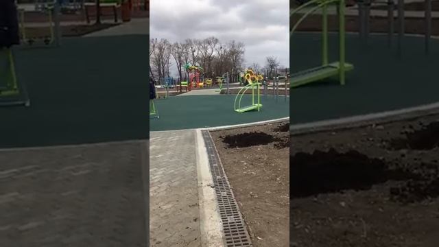 Лоток водоотводной с решеткой ЛПК 200.200 +РПК 200 А15.Применение водоотведения на площадке. смотреть онлайн