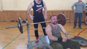 соревнования по многоповторному жиму лёжа.