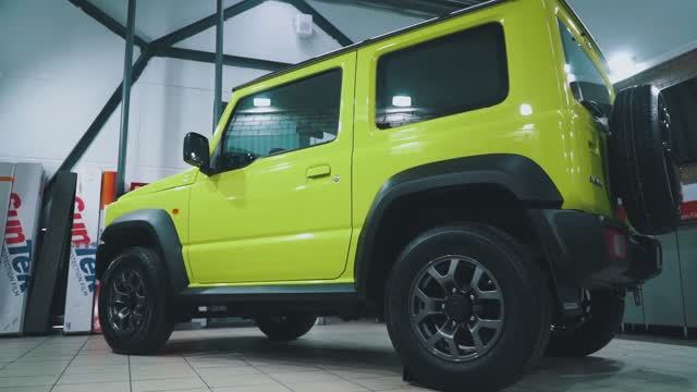 Suzuki Jimny полная оклейка автомобиля полиуретановой пленкой. Укрепление лобового стекла