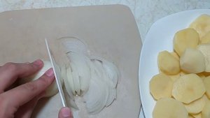 Qo'ziqorinli taom/ Картошка жаренная с грибами.