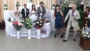 Необычный тост от родителей.mp4