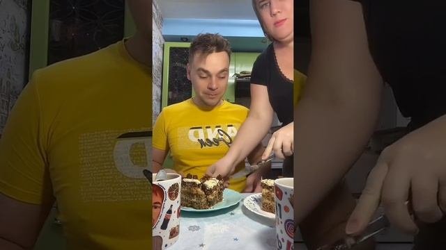 Они смотрят на меня так жадно ничего. Они смотрят на меня так жадно ничего