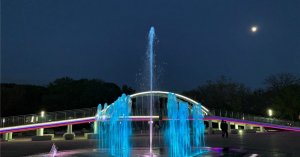 Светомузыкальный фонтан в Комсомольском парке Керчи.