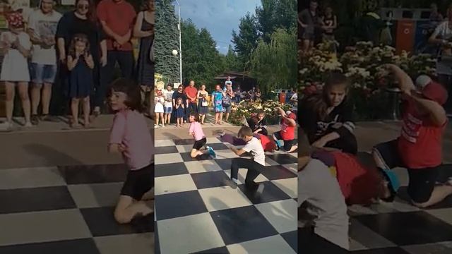 Групповое выступление.Брейк Данс смотреть онлайн