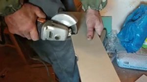 Сложные вырезы под трубу в напольной плитке.